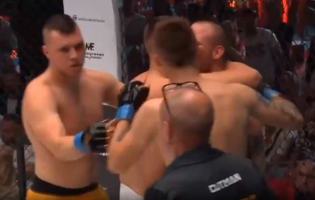 Crazy 3 vs1 MMA fight. The trio is unsurprisingly battered by a single opponent. After that, he rushes to make sure he's OK.