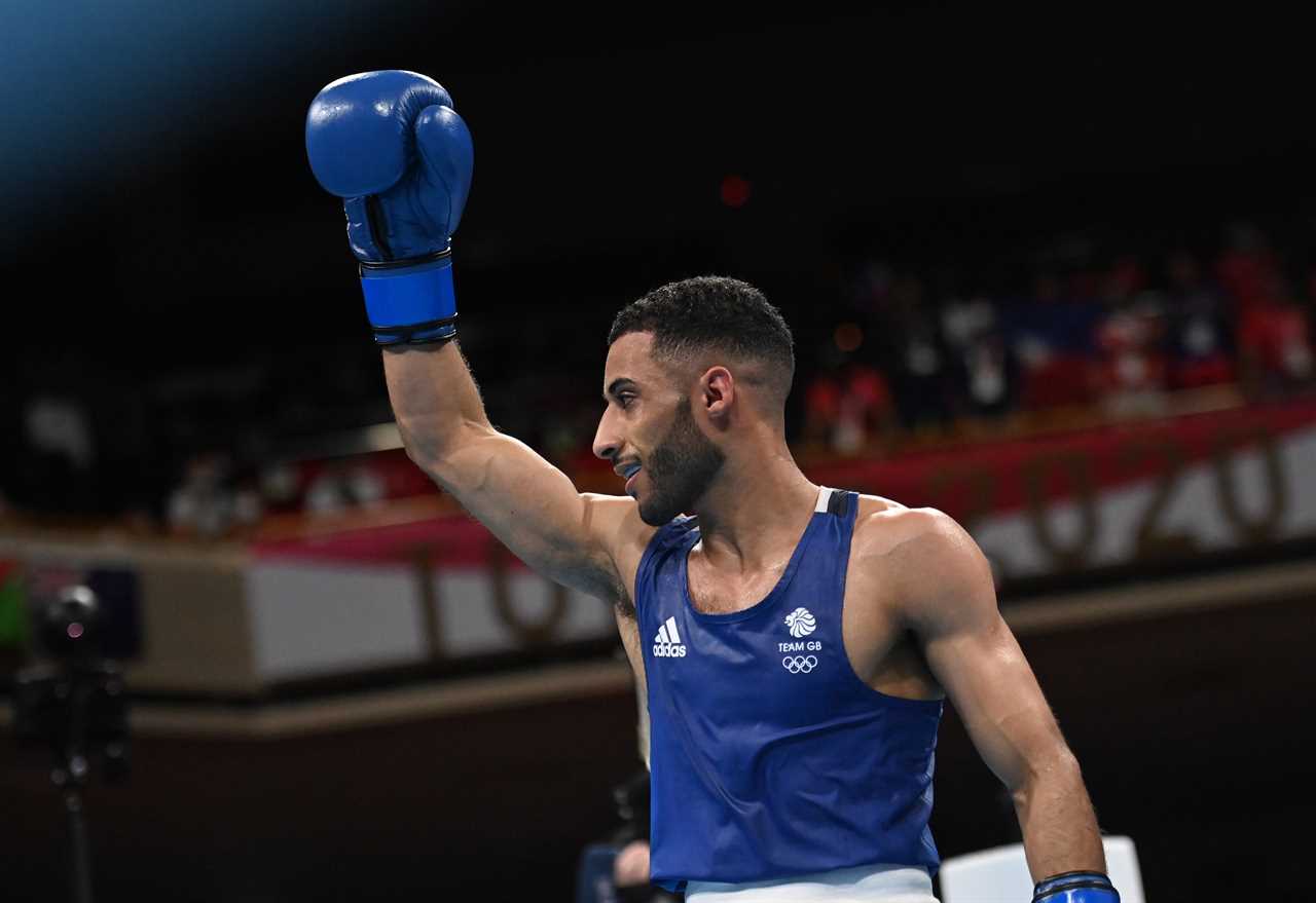 After his Olympic gold medal win, Kal Yafai, an emotional boxer, speaks to Galal and tells him that he brought him a PS5