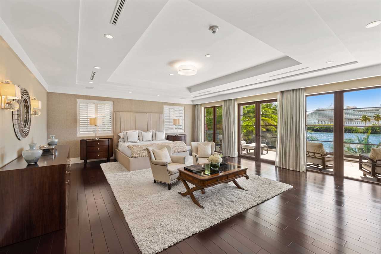 Floyd Mayweather spends $18M to buy a Miami mansion with a private dock and outdoor theater