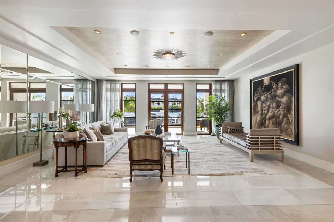 Floyd Mayweather spends $18M to buy a Miami mansion with a private dock and outdoor theater