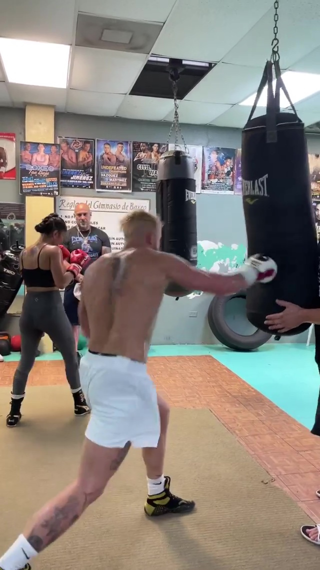 Amanda Serrano shows Jake Paul in training, while fans are more impressed by the world champion in background