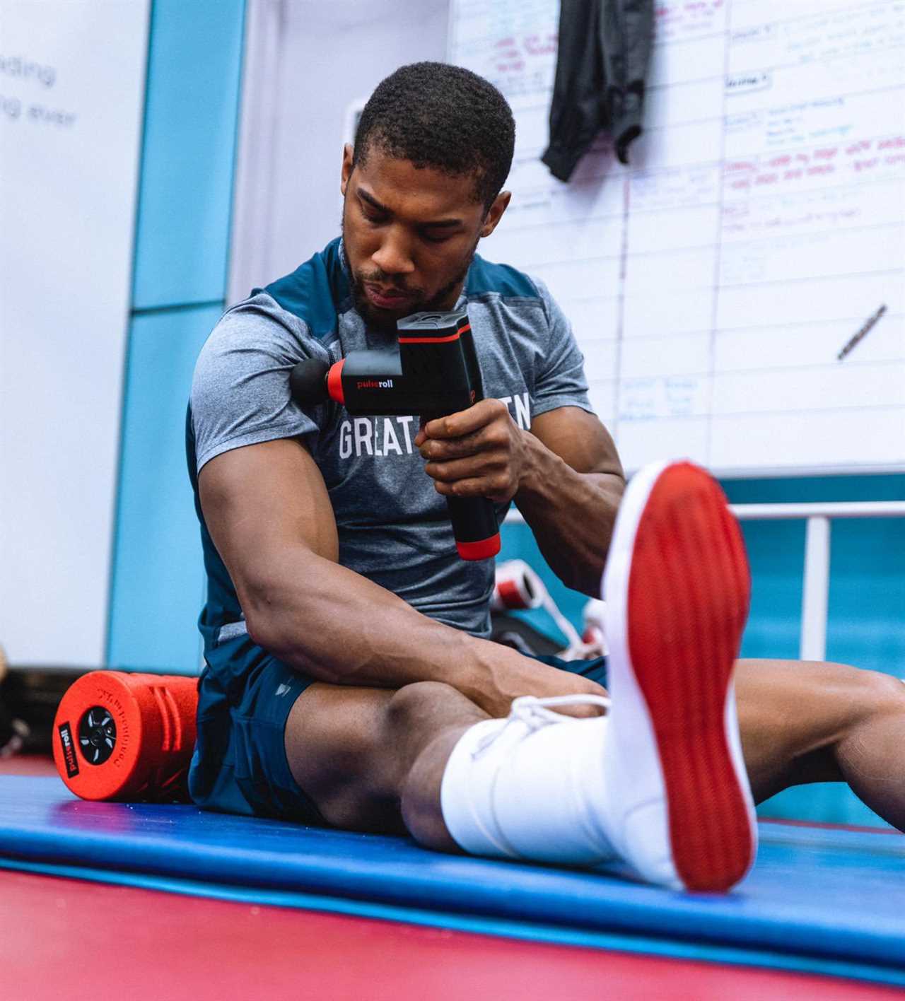 Anthony Joshua displays bulging biceps in training for the Oleksandr Usyk fight