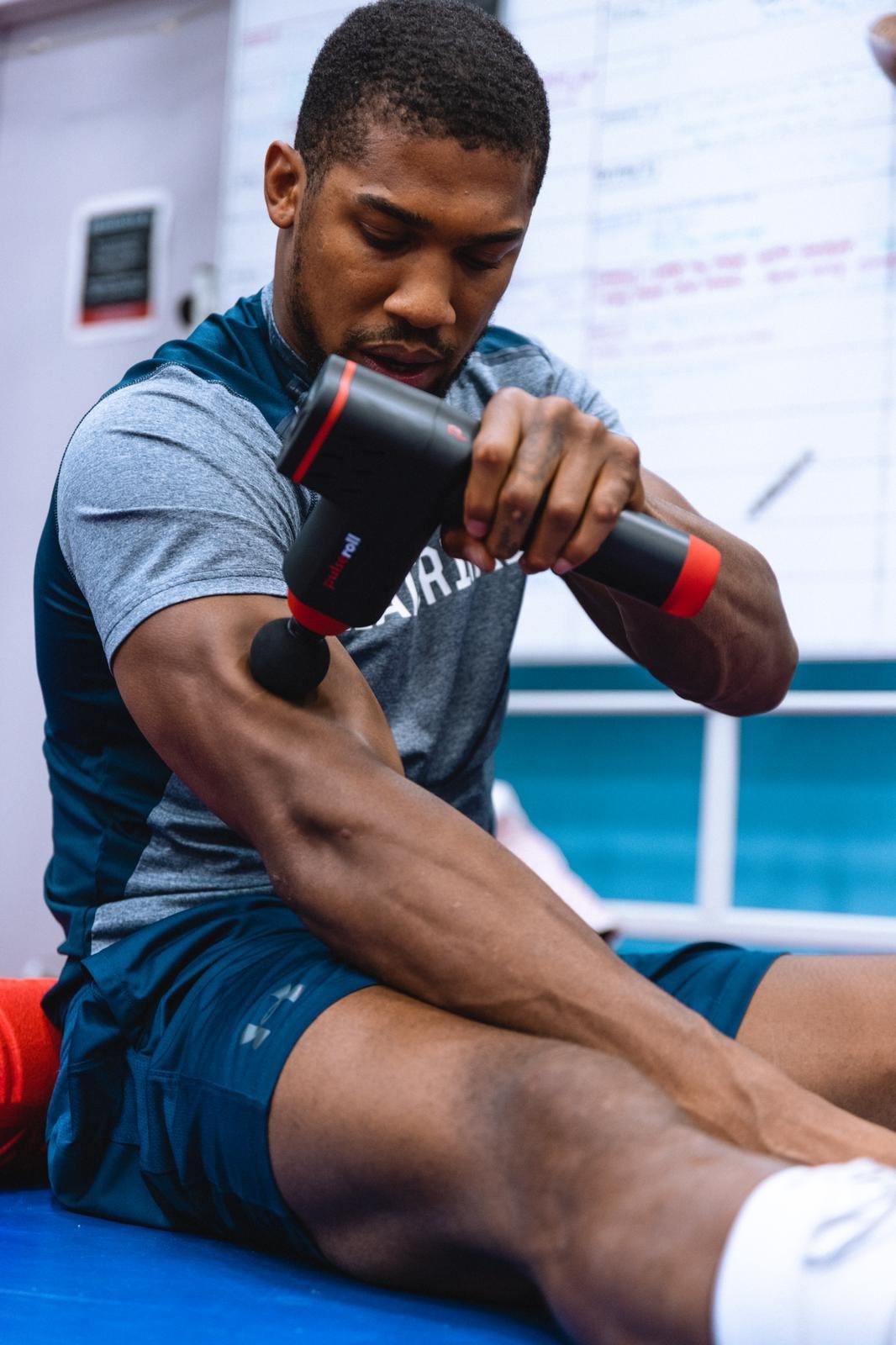 Anthony Joshua displays bulging biceps in training for the Oleksandr Usyk fight