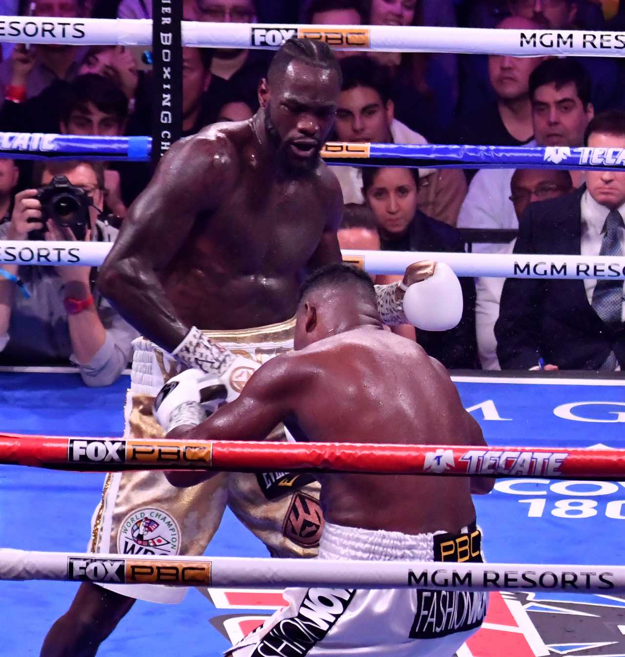 After rediscovering his hunger, Deontay Wilder is expected to win a stunning upset KO against Tyson Fury in a trilogy fight