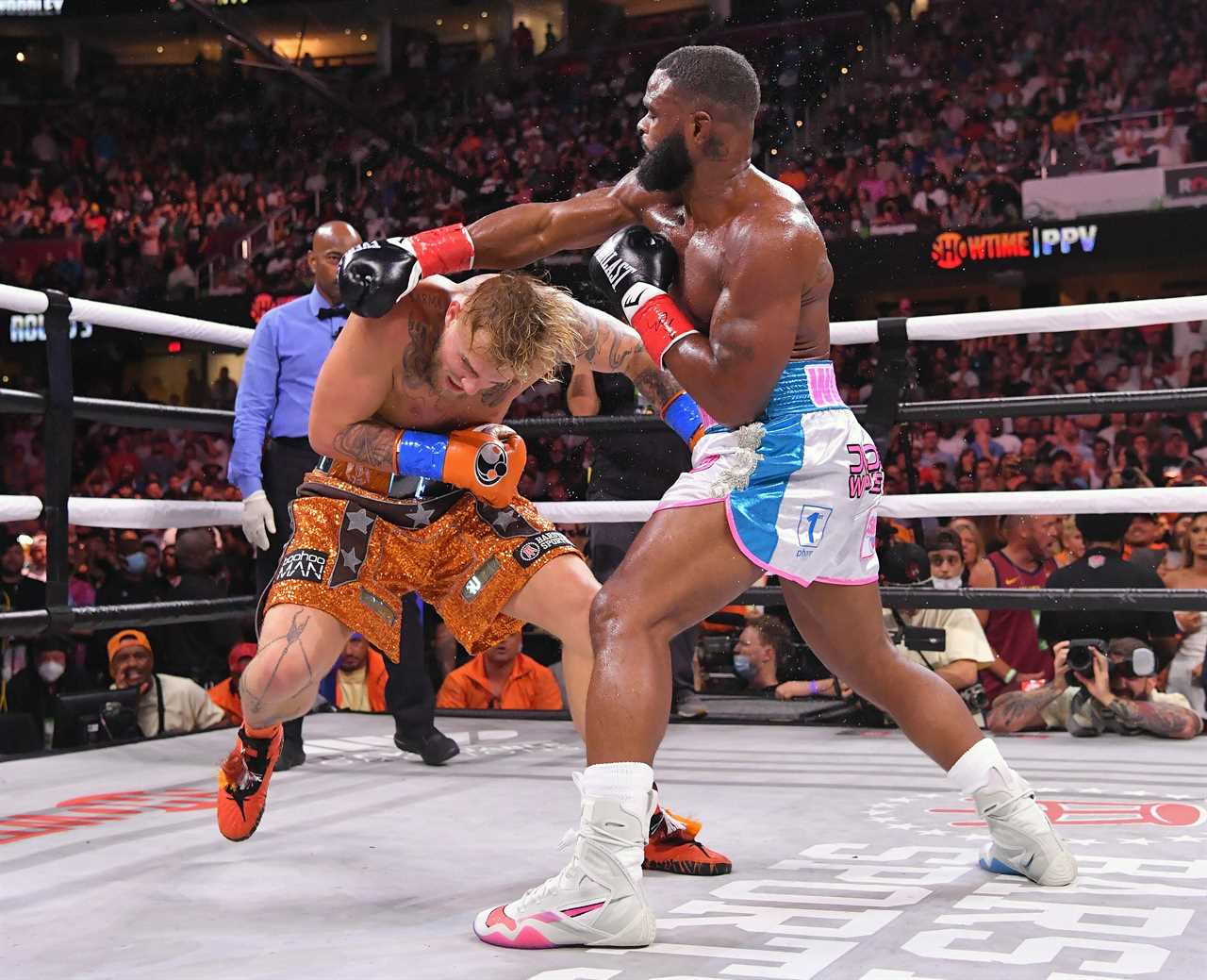 Watch Jake Paul being rocked and injured for the first time in his career. Tyron Woodley scores a huge hook during fight