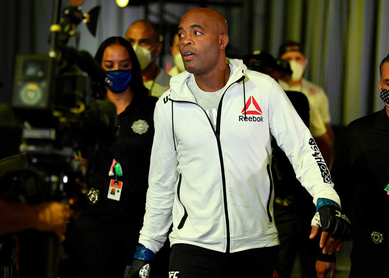 Anderson Silva, UFC legend, offers advice to Conor McGregor after his leg surgery