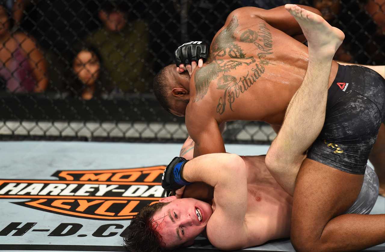 Michael Bisping explains how Darren Till beat Derek Brunson. He is confident that the UFC's star will be the champion.