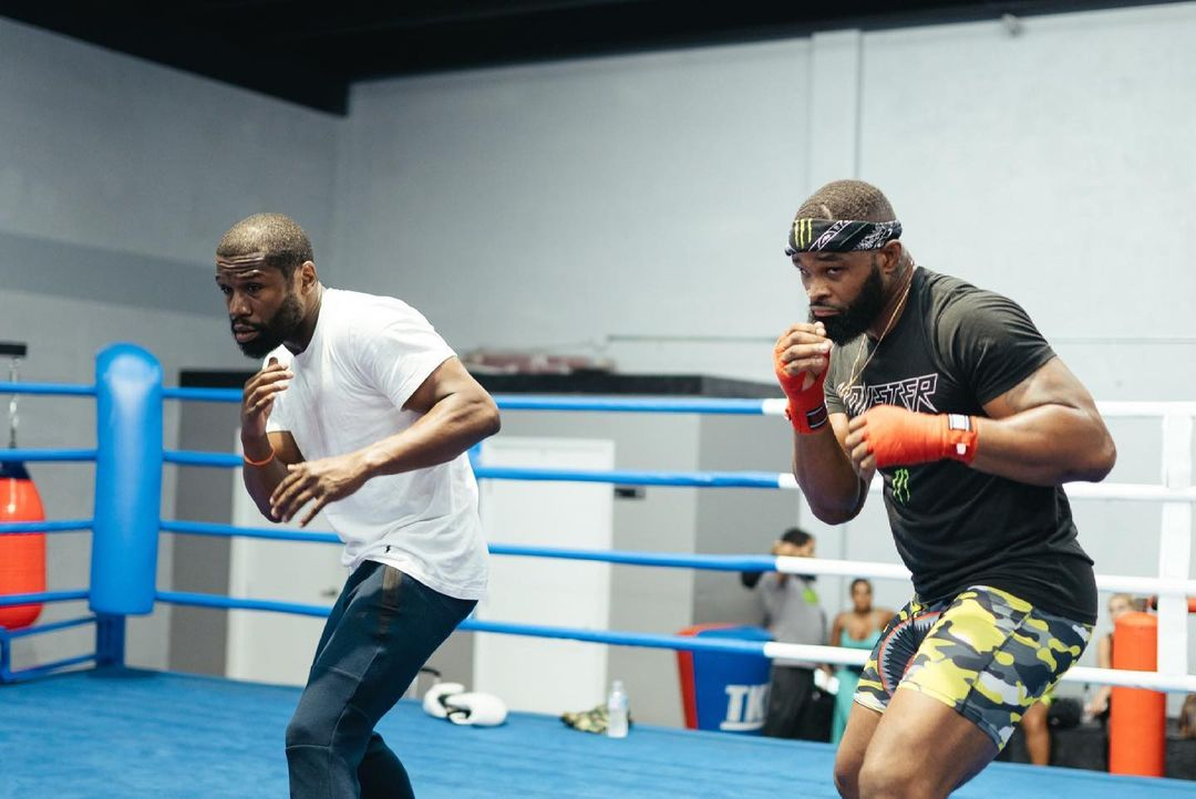 Tyron Woodley revealed that Floyd Mayweather told him that he believed he beat Jake Paul, but that he needed more output.