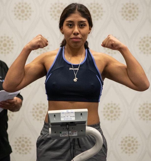 Boxer, 18, passes away with her husband.