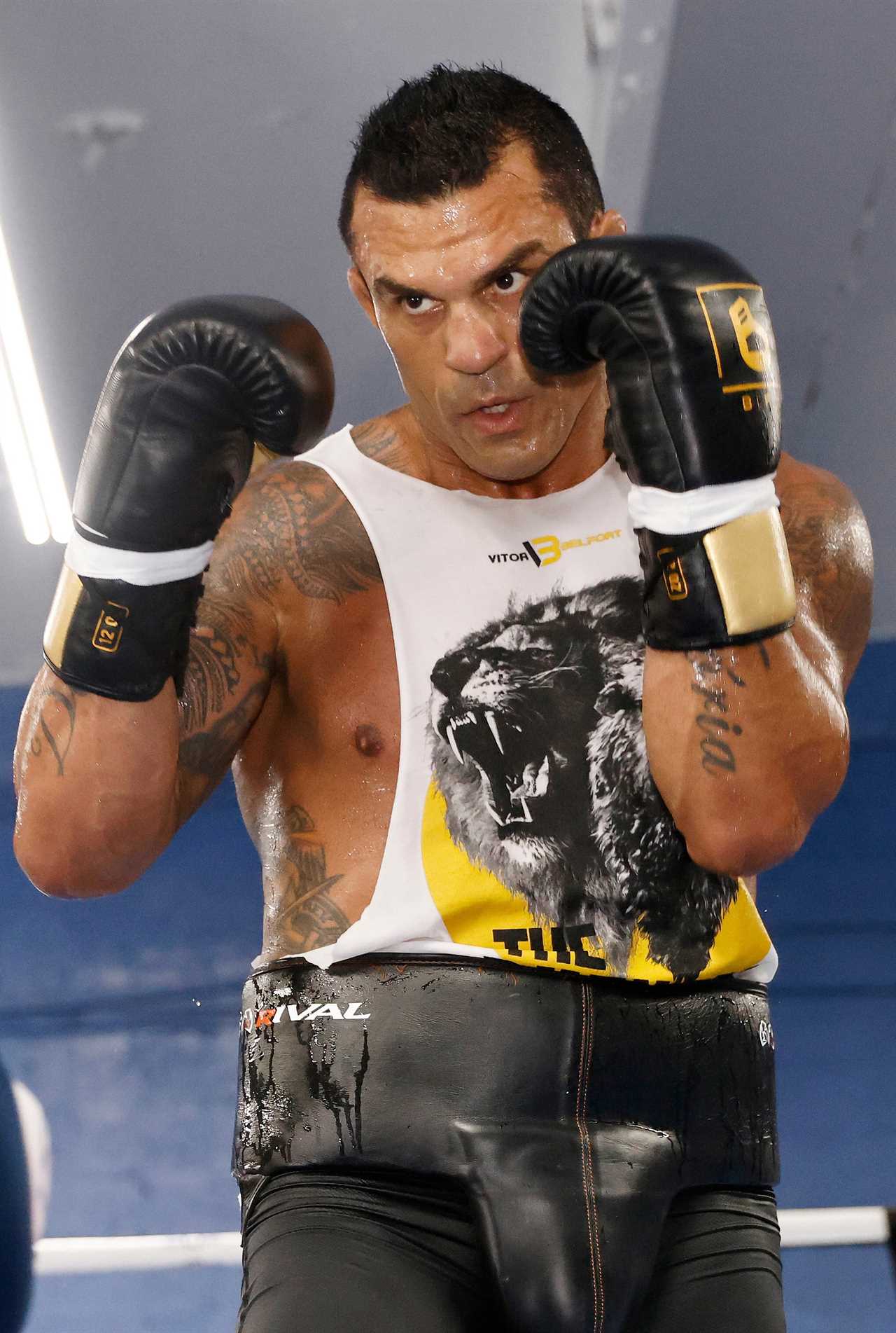 Evander Holyfield (58) to return the ring after 10 years as he replaces Oscar De La Hoya, who was Covid-hit, against Belfort