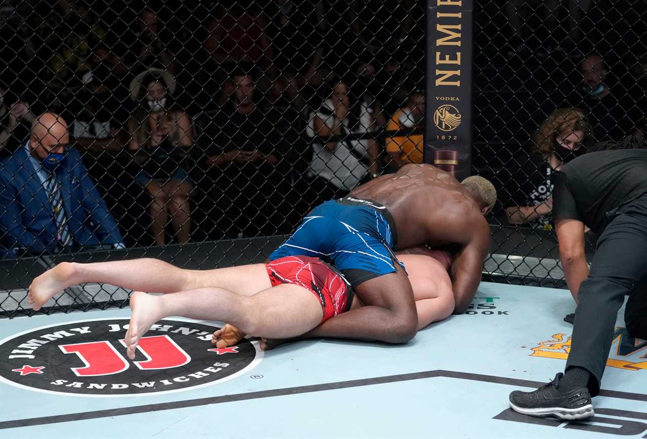 Darren Till was choked by Derek Brunson UFC Vegas 36. Paddy Pimblett, Molly McCann shine in Apex