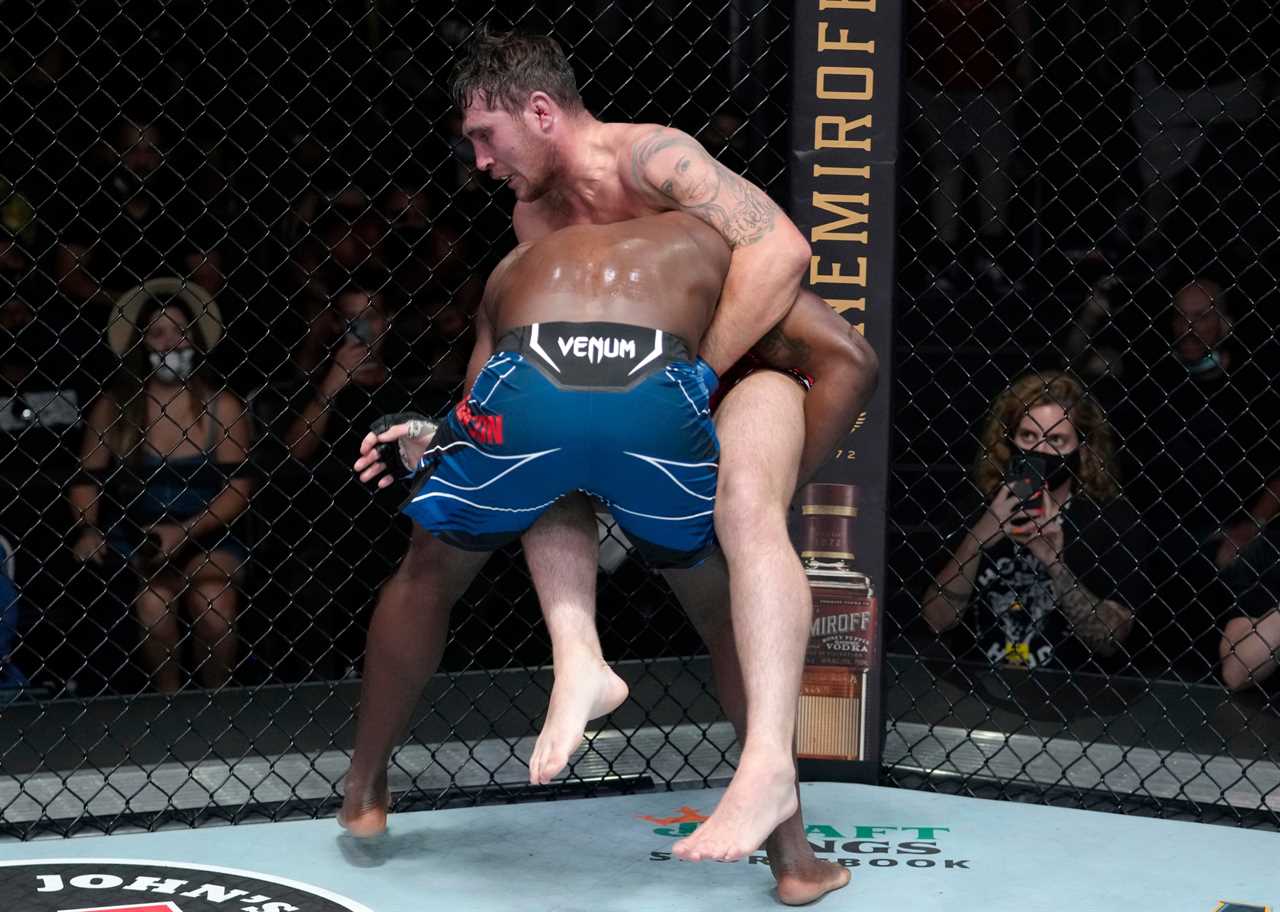 Darren Till was choked by Derek Brunson UFC Vegas 36. Paddy Pimblett, Molly McCann shine in Apex