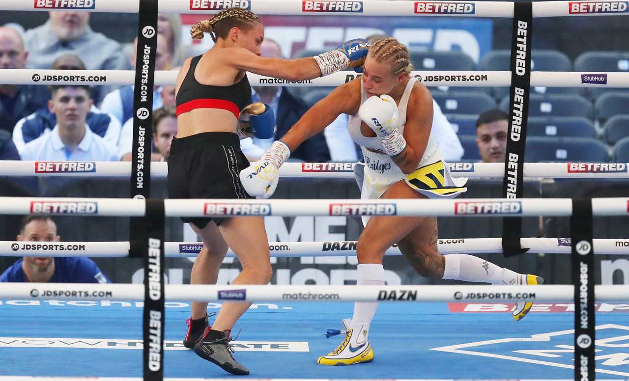 After a hard-fought victory over Mailys Gangloff, Ebanie Bridges shared a nasty picture of a suspected broken hand
