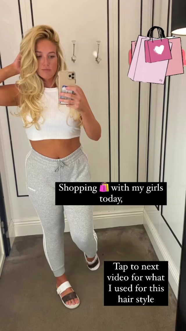 Paris Fury, Tyson Fury's spouse, shows off a toned stomach just one month after giving birth to her sixth child. This shocked fans.
