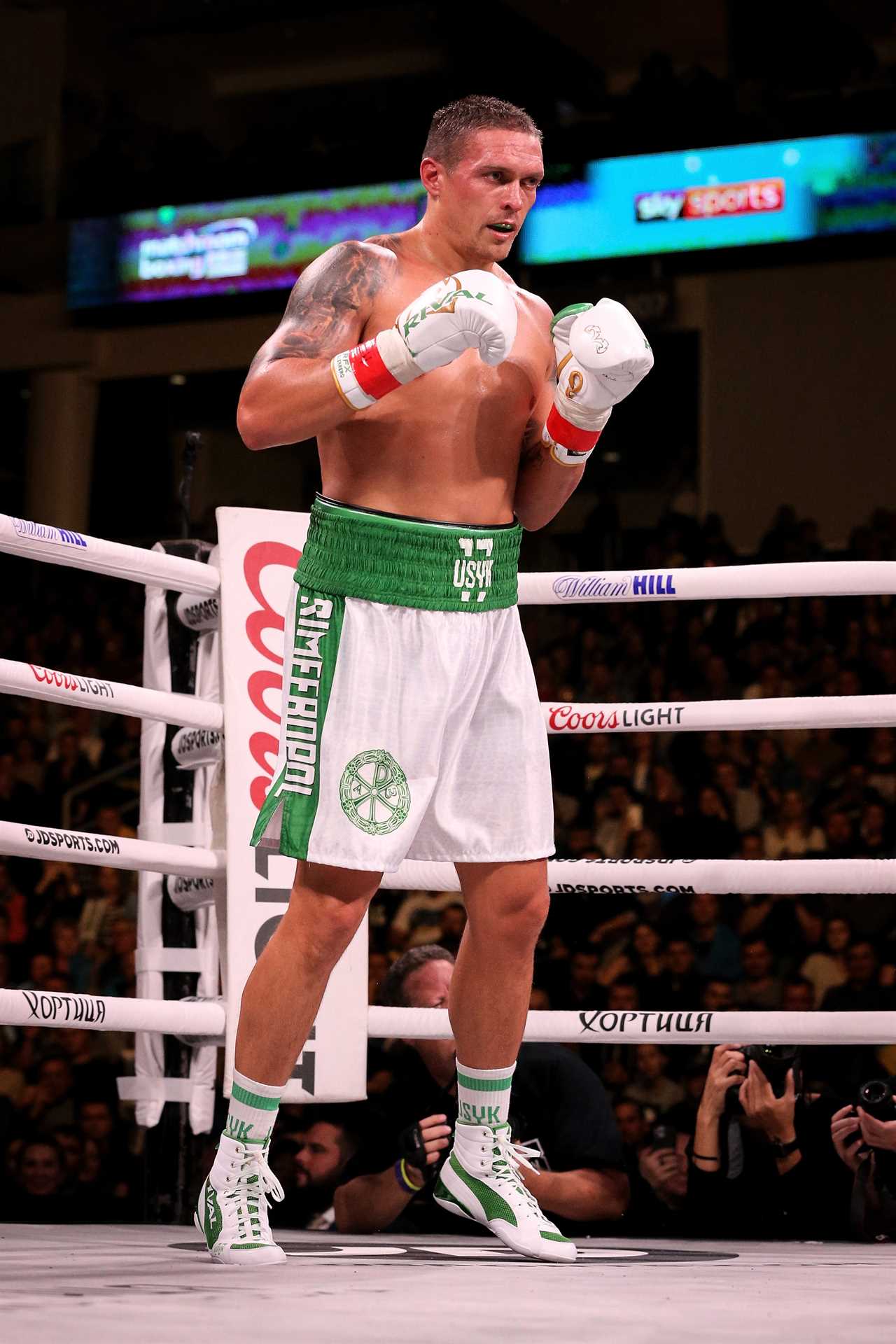 The top ten P4P fighters in boxing across all weight divisions are revealed, with Canelo and Anthony Joshua fighting it out