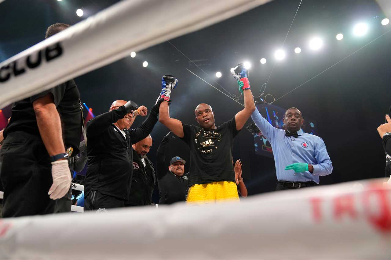 Anderson Silva (46), KOs Tito Ortiz, ex-UFC champ, in the first round. This is Anderson Silva's dedication win to Bruce Lee