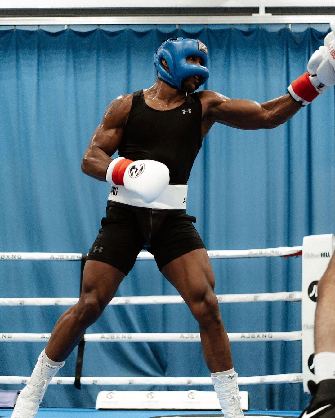 Fans shocked by Anthony Joshua's lean physique. He shares training photos ahead of Oleksandr Uzyk fight