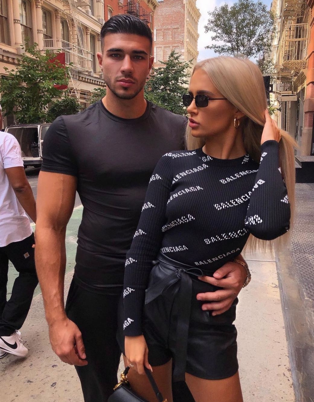 After a video of a rival beating a woman in sexclub, Jake Paul harasses Tommy Fury. He tells Molly-Mae that she should 'get her boy'.
