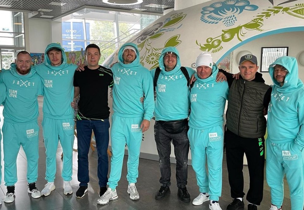 Oleksandr Usyk, his team and their matching fluorescent tracksuits head to London to see Anthony Joshua fight.