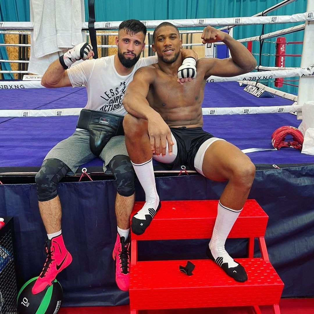 Anthony Joshua training camp with Brit sparring mostly AMATEURS in preparation for Oleksandr Uzyk's style