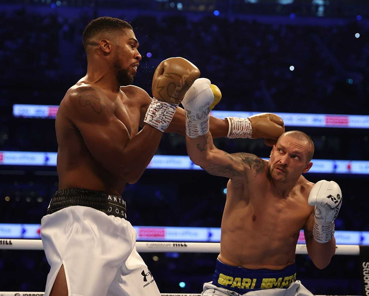 Anthony Joshua loses the chance to fight Tyson Fury in a PS500m Tyson Fury superfight. Oleksandr Usyk seizes his heavyweight belts and scores points
