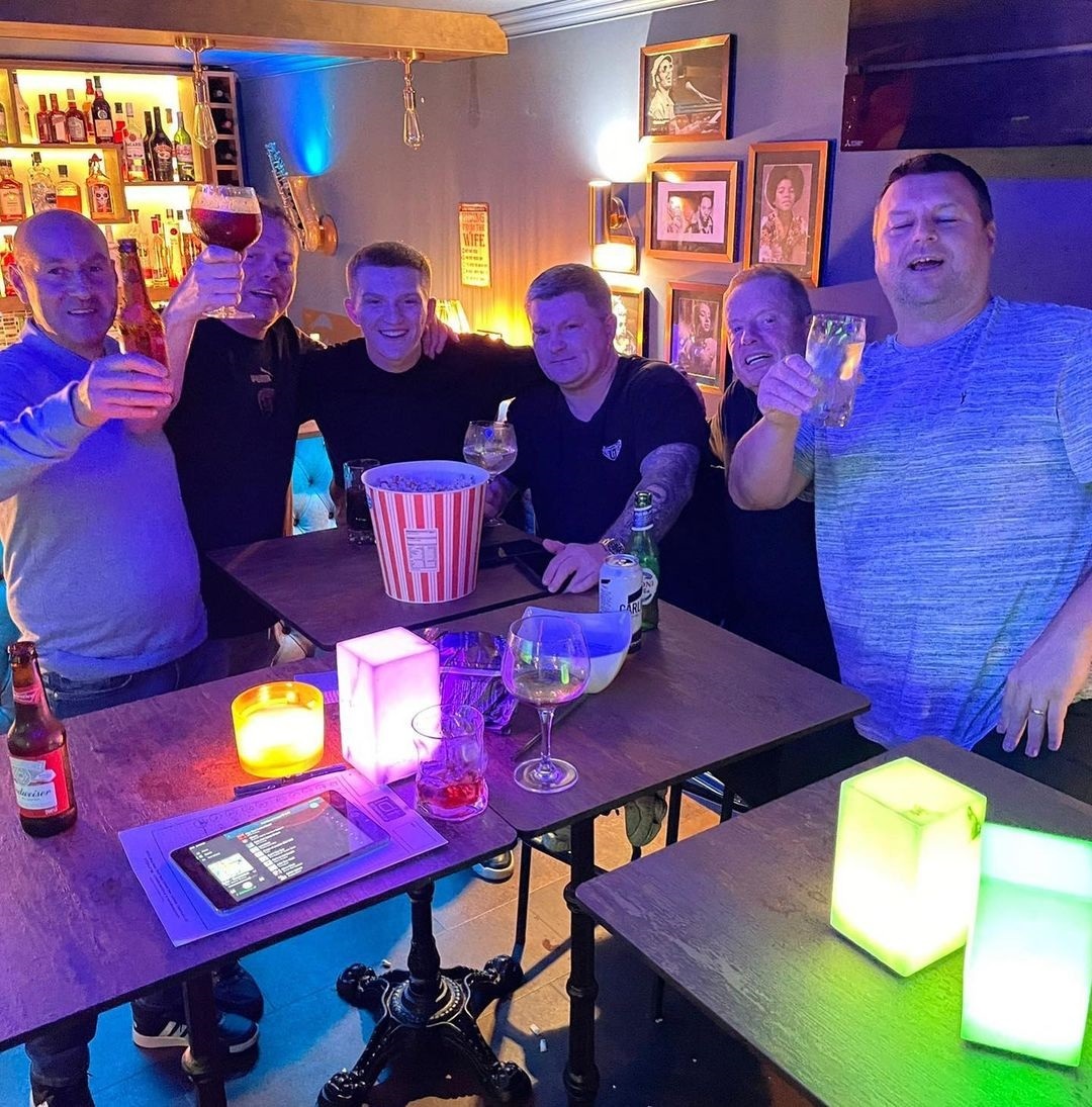 After a contentious win, Ricky Hatton advises Campbell to ignore the 'keyboard crew' as they watch Man City lose together