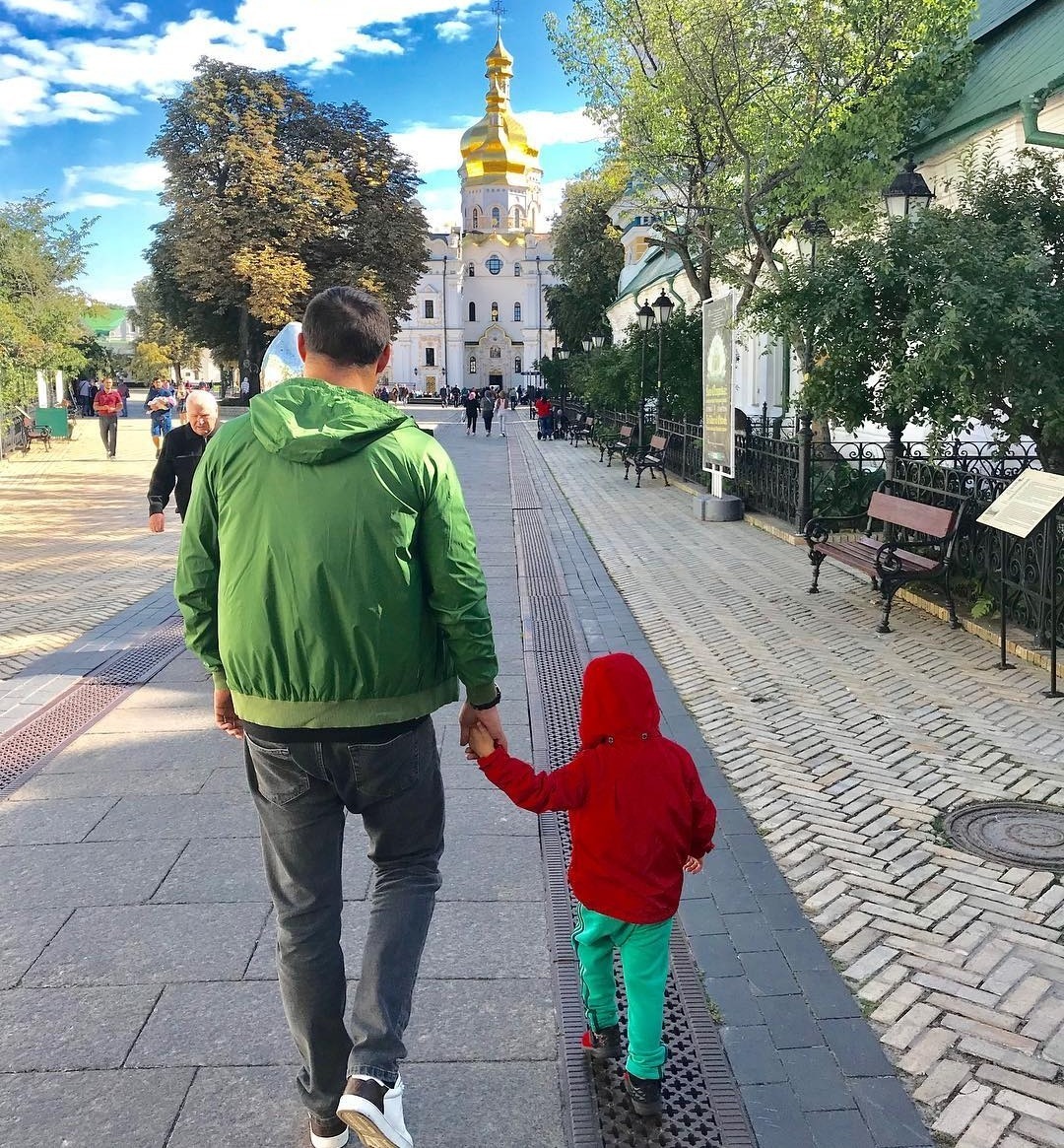 After his victory in masterclass over Anthony Joshua, Oleksandr Usyk is back at school with Mikhail, the new champ