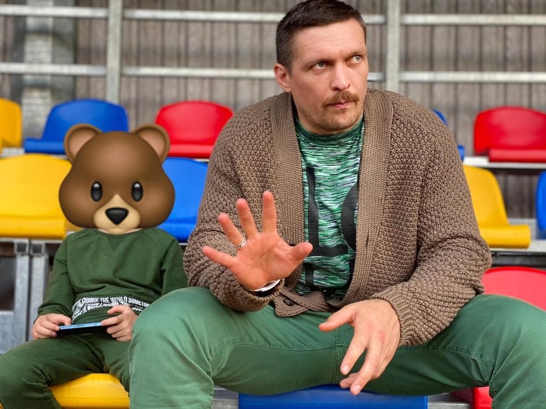 After his victory in masterclass over Anthony Joshua, Oleksandr Usyk is back at school with Mikhail, the new champ