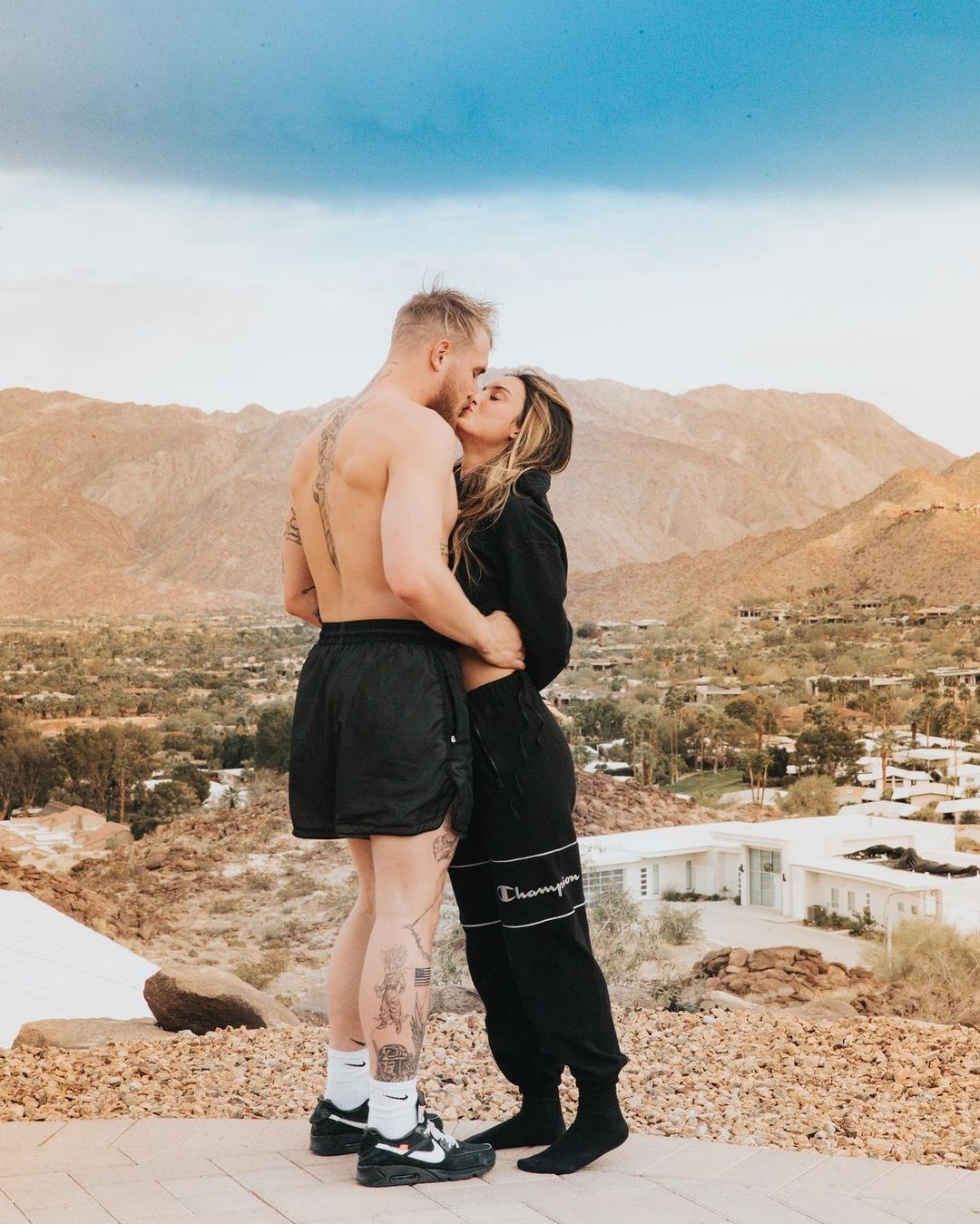 Amazing baseball flasher Julia Rose confirms Jake Paul's relationship is back ON. She also snaps hilarious bath photos