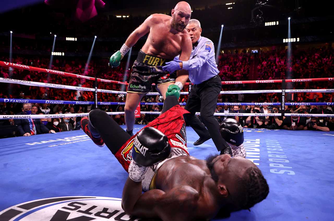 Deontay Wilder vs Tyson Fury scorecards revealed: Judge MISSES knockdown for Gypsy King in gaffe, and a 10-7) round