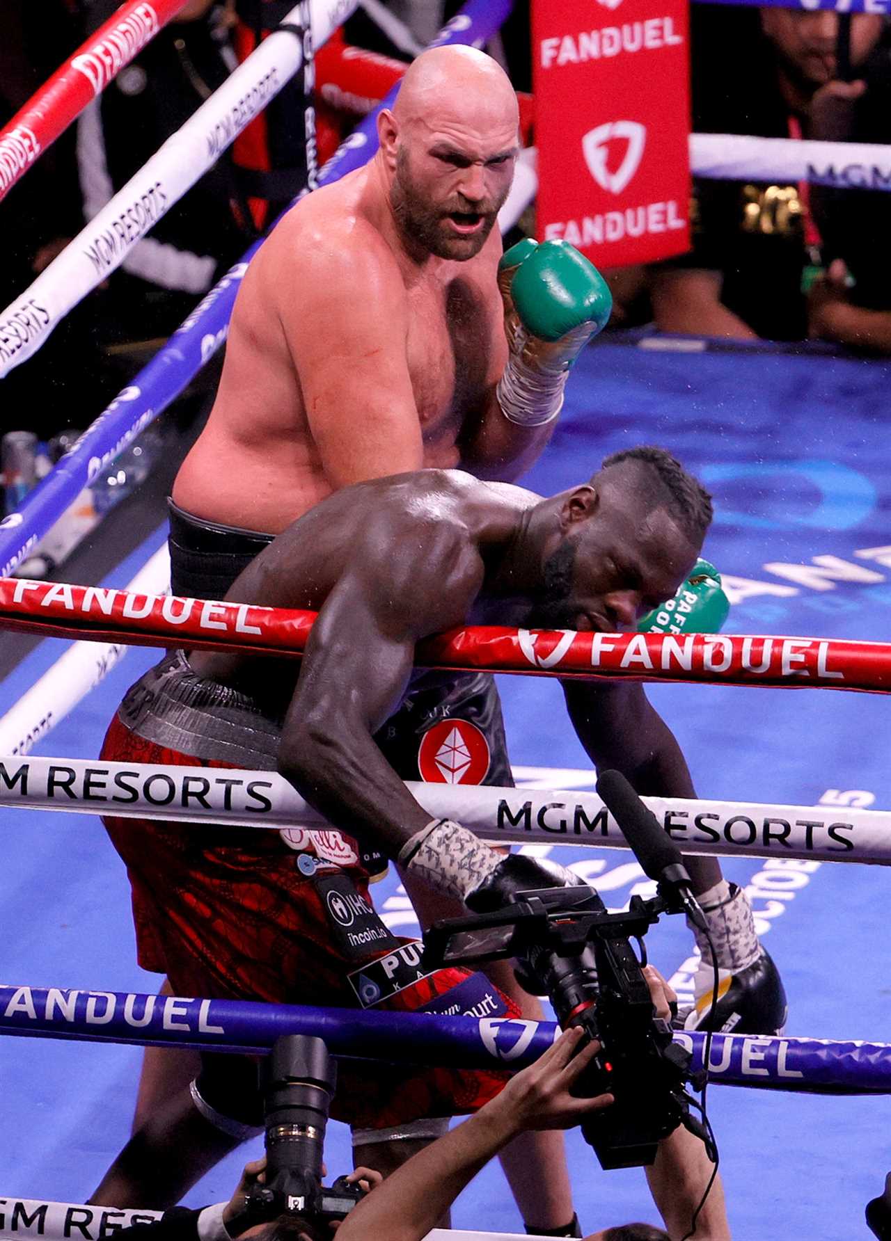 Watch the 'best knockout ever' by Tyson Fury as he beat Deontay wilder in 11th Round to win epic trilogy fight at Las Vegas