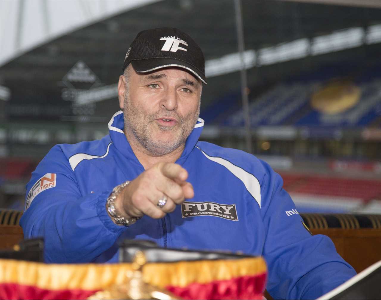 John Fury got in a row with Oathie Sykes, blinding his foe