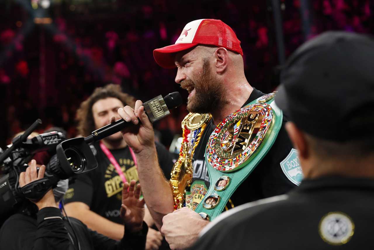 After smashing Deontay wilder in Las Vegas' epic trilogy, Tyson Fury sings Lancashire la la la in the ring.