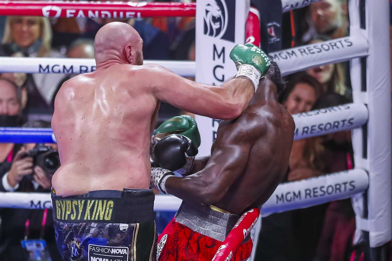 After Tyson Fury's first knockdown, Deontay Wilder was unable to fight with any 'legs underneath him'