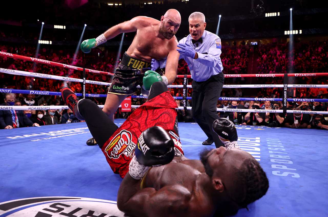 After Tyson Fury's first knockdown, Deontay Wilder was unable to fight with any 'legs underneath him'