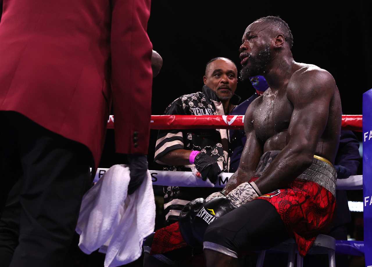 After Tyson Fury's first knockdown, Deontay Wilder was unable to fight with any 'legs underneath him'