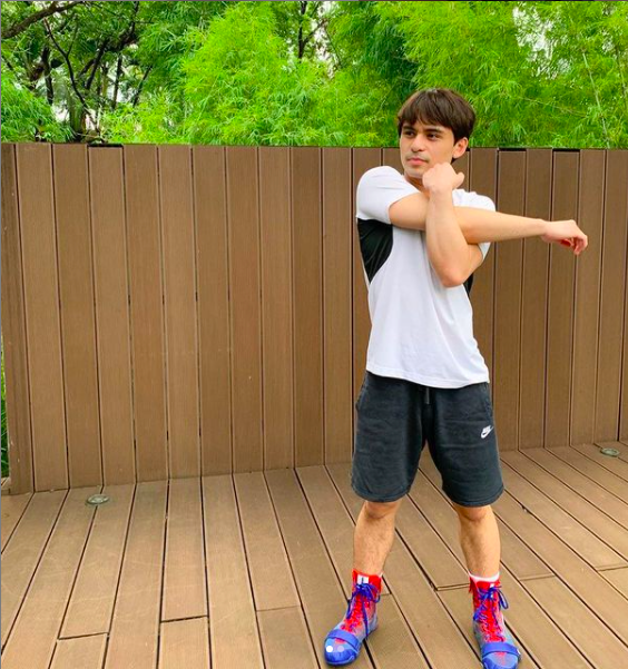 Manny Pacquiao's son Emmanuel Jr., 20 years old, trains with Canelo Alvarez, a superstar in the field of athletics. He hopes to follow his father's footsteps.