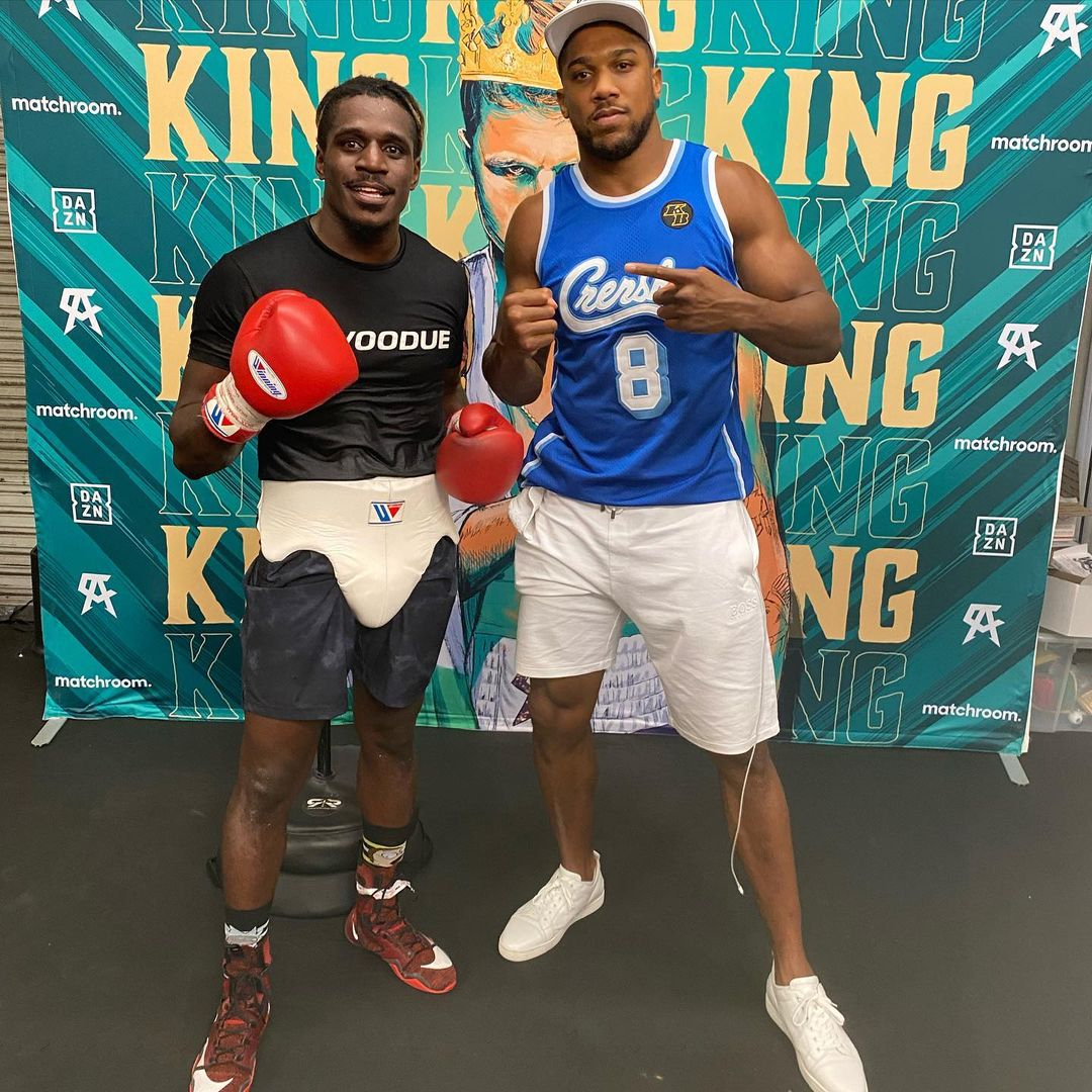 Anthony Joshua travels to the USA to celebrate his birthday. He also visits Canelo Alvarez’s gym following Oleksandr Usyk's loss.