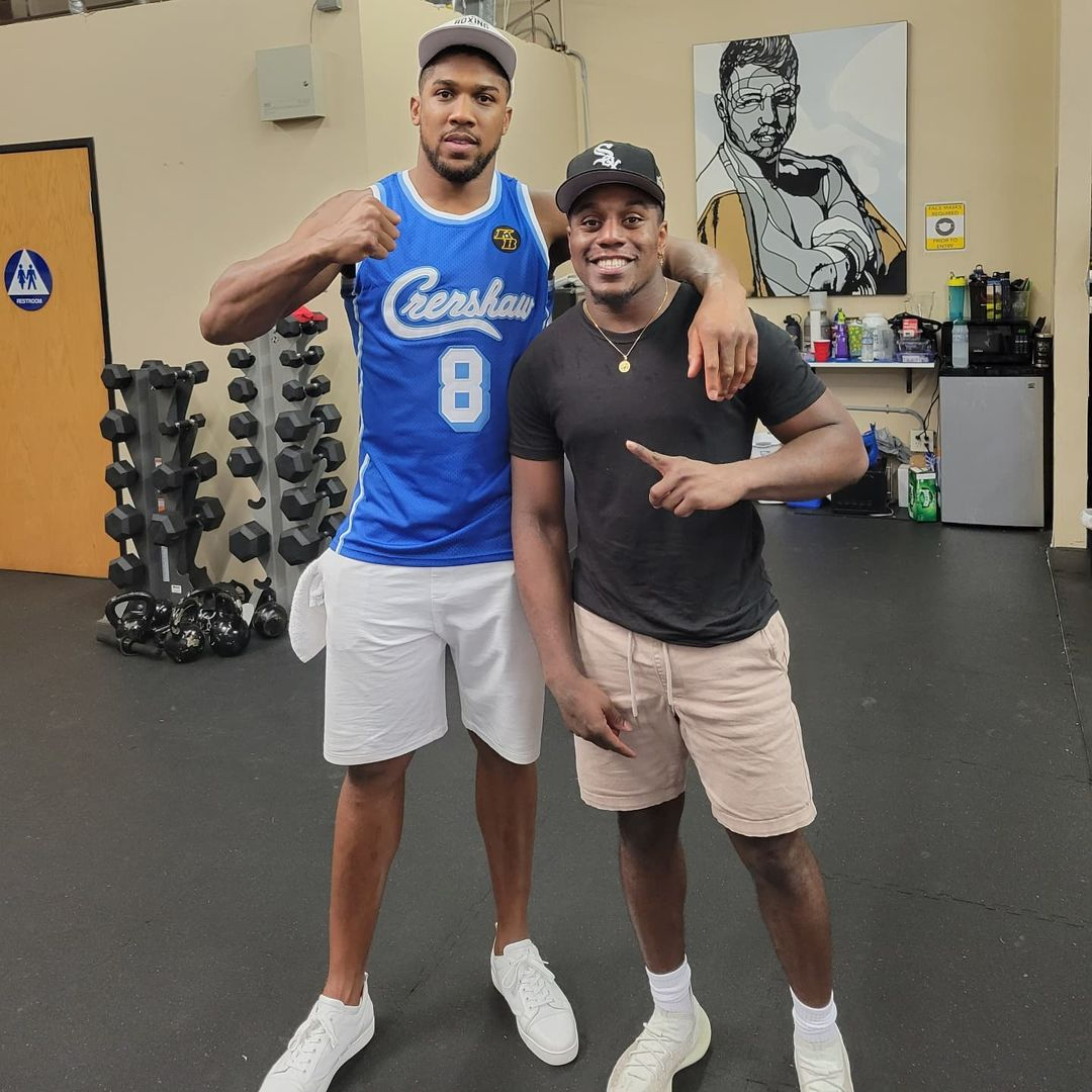 Anthony Joshua travels to the USA to celebrate his birthday. He also visits Canelo Alvarez’s gym following Oleksandr Usyk's loss.