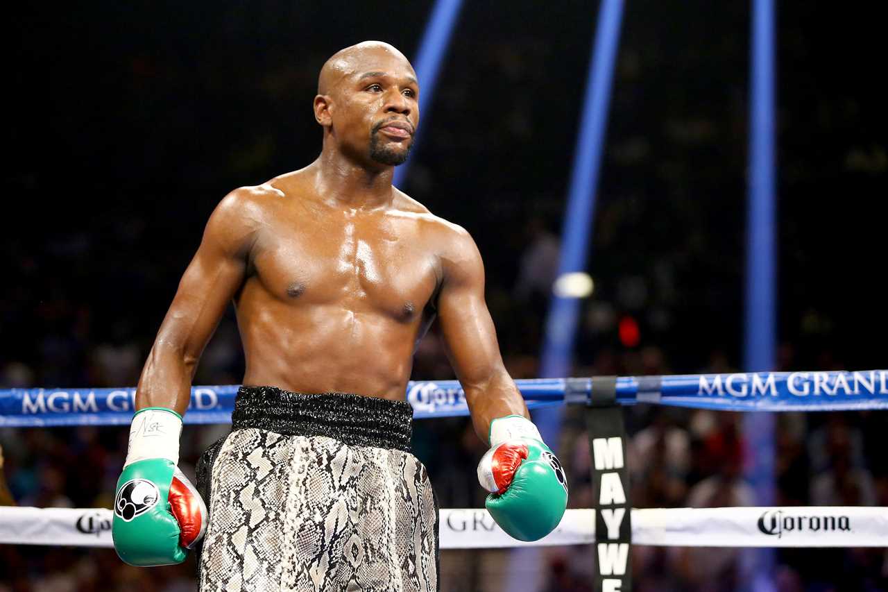 After praising Deontay Wilder, Floyd Mayweather's former trainer accused him of firing random shots at him.
