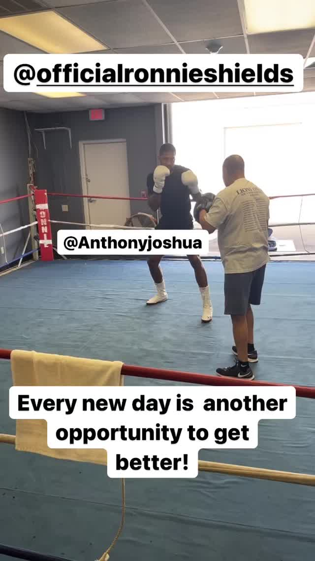 Anthony Joshua trains with Mike Tyson's former Usyk coach in a huge hint that he could separate from Rob McCracken