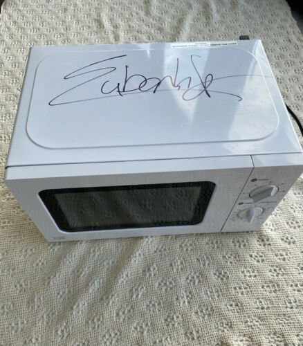 Kind Eubank Jr. will match the winning bid for the microwave autographed by him and donate cash to charity once it's placed on eBay