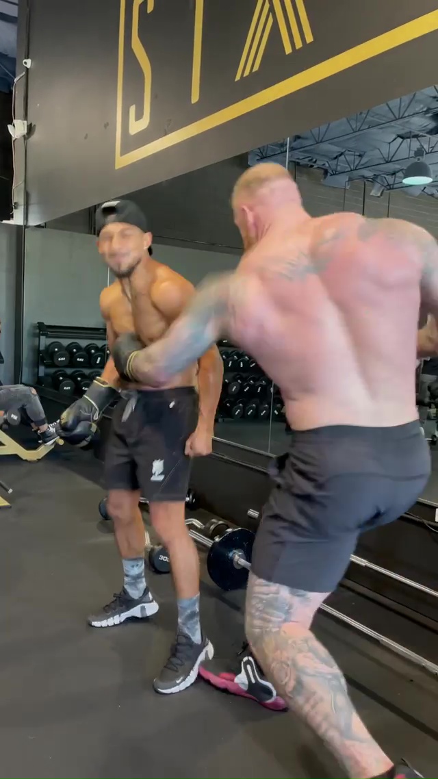 Teofimo Lopez takes a MONSTER punch from Game of Thrones star Hafthor Jornsson.