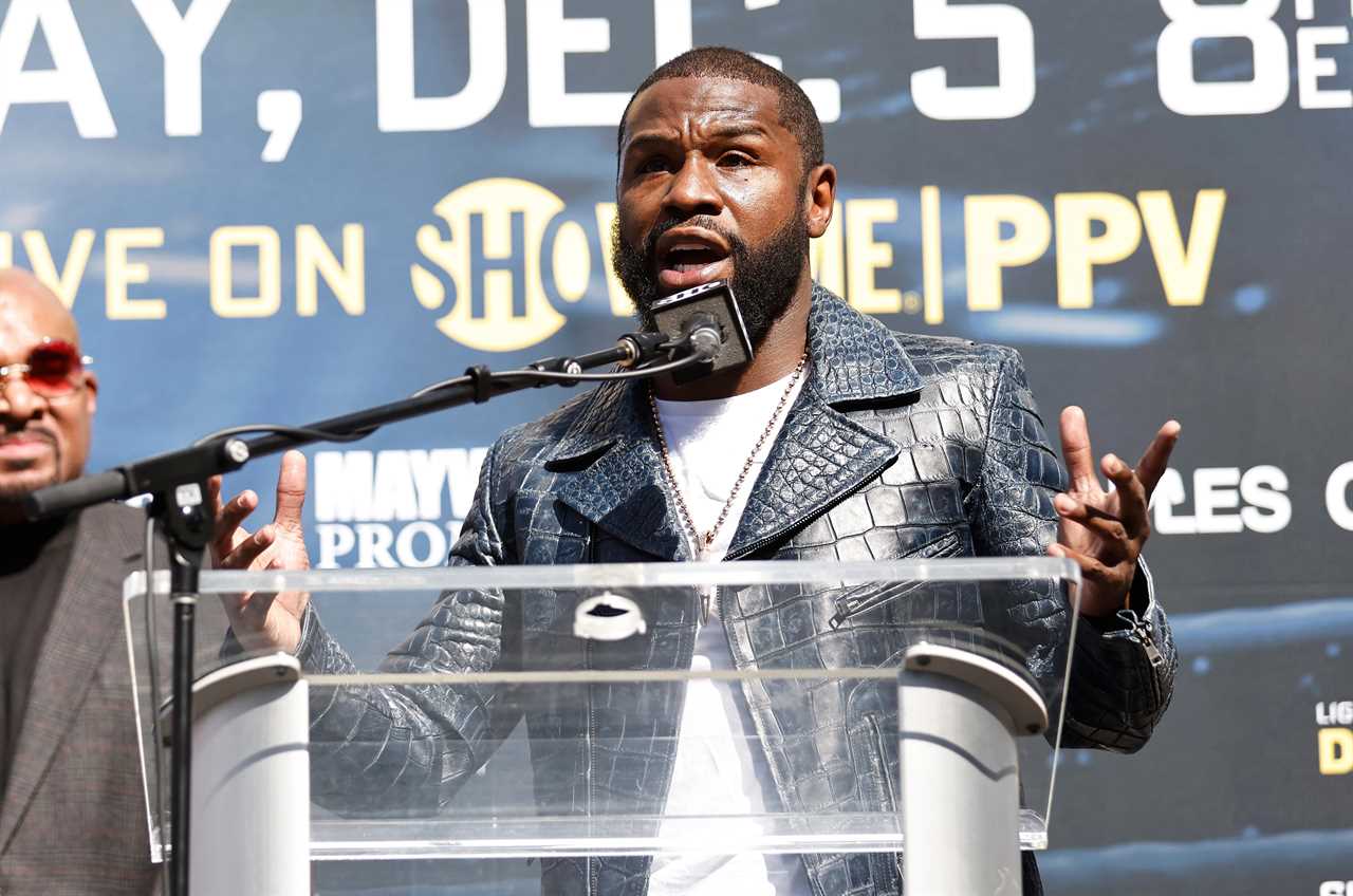 I don't take photos with guys with manicured nails - Mayweather won't allow male teens to take selfies with her nail polished fingers