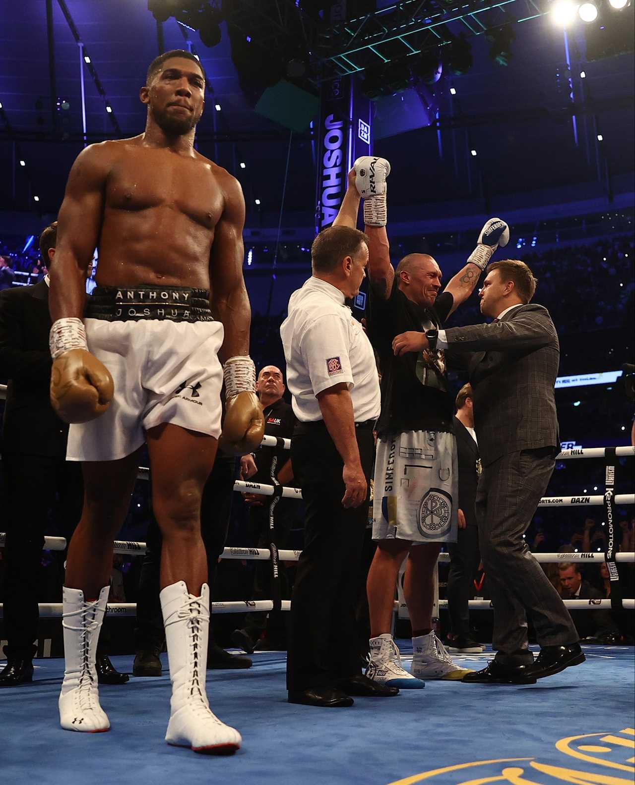 Anthony Joshua says he's trying new coaches, but has not split with Rob McCracken.