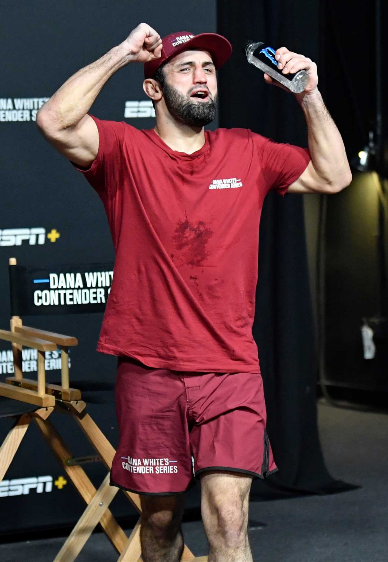 I'm going to be sick - UFC's new ace Omargadzhiev bends his opponent's knee before he screams in pain.