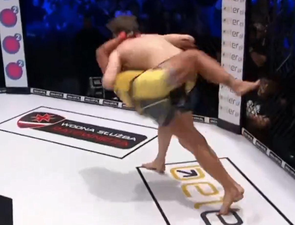 This is horrendous - MMA fans are disgusted by the brutal beating of female fighters to stop inter-gender Polish shows.