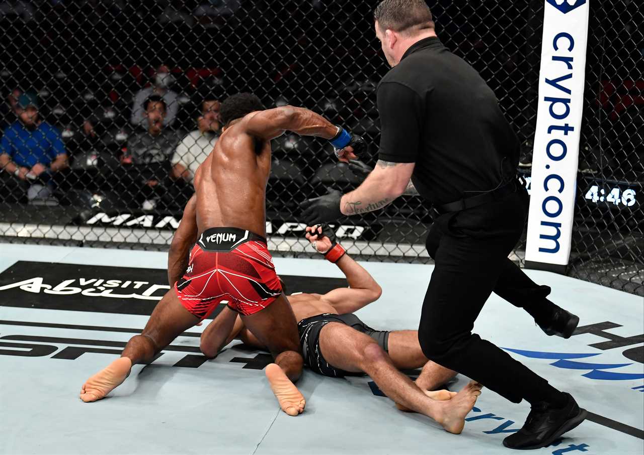 Brit Lerone Murphy scores the biggest win in her MMA career by scoring a stunning knee KO on MakwanAmirkhani during UFC 267