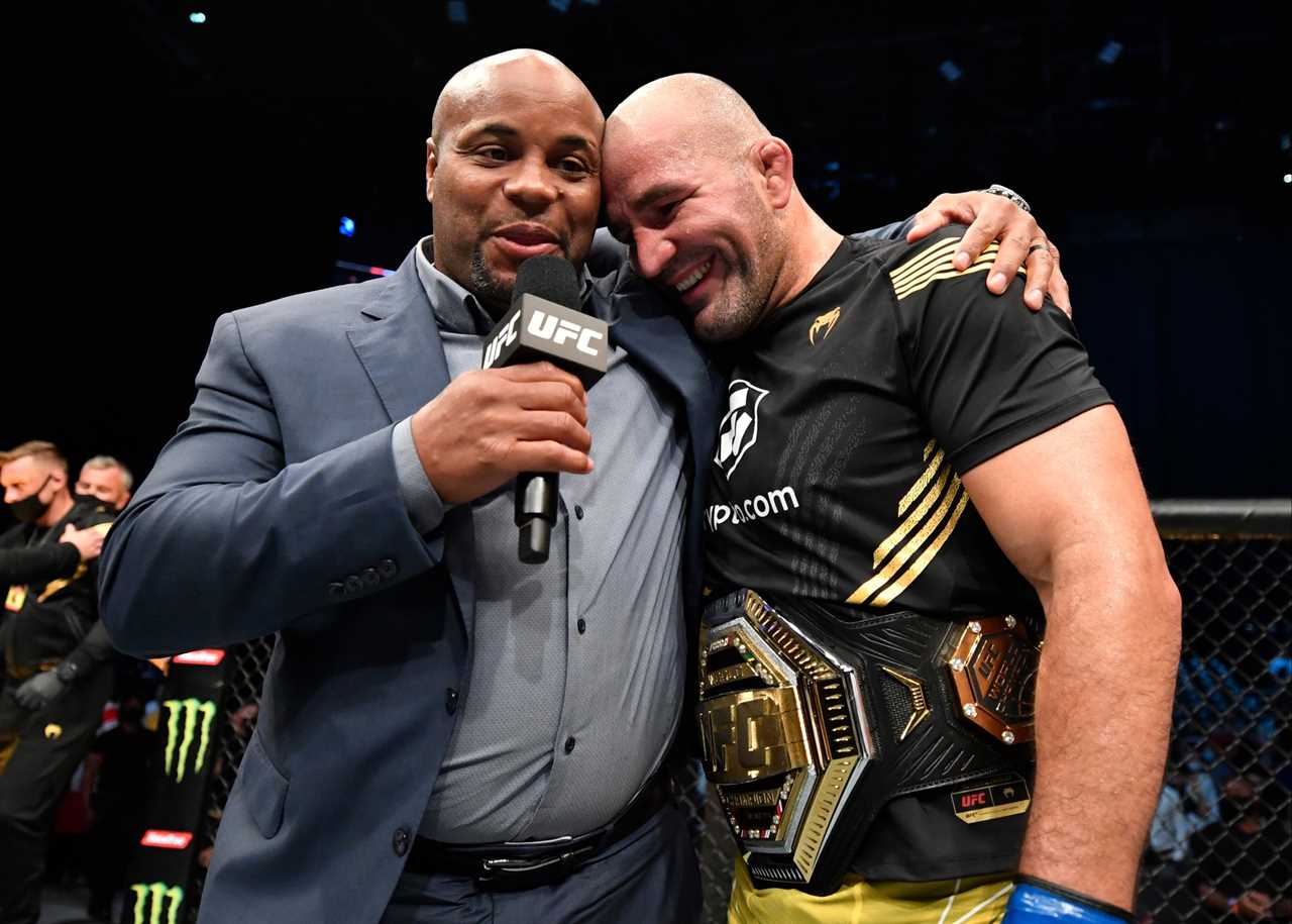UFC 267: Glover Teixeira (42), becomes the oldest UFC champion with a stunning defeat of Jan Blachowicz at Fight Island
