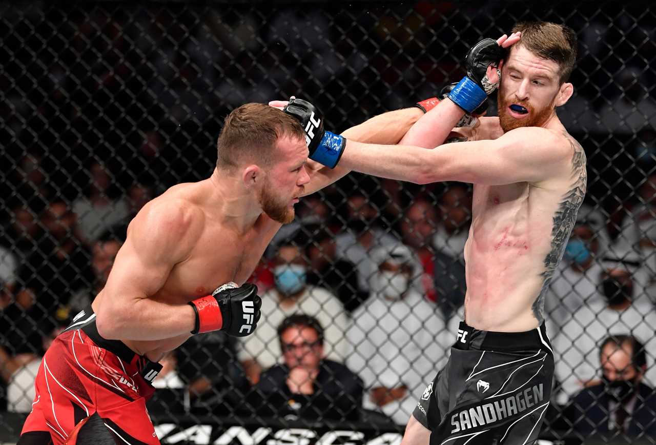 UFC 267: Glover Teixeira (42), becomes the oldest UFC champion with a stunning defeat of Jan Blachowicz at Fight Island